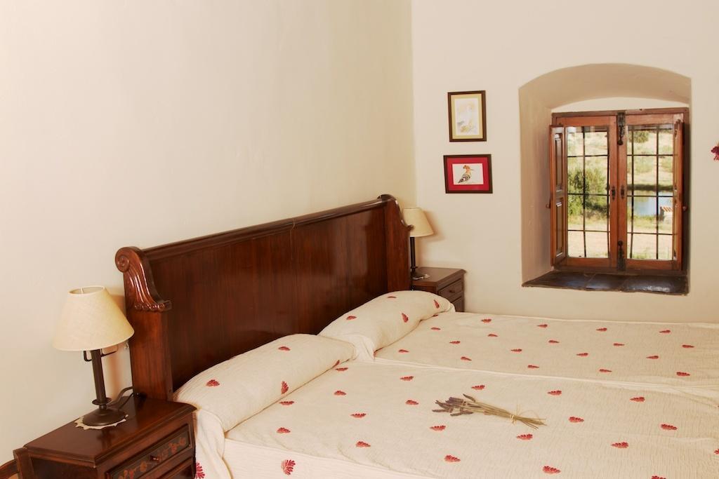 Palacio Viejo De Las Corchuelas Torrejón el Rubio Zimmer foto